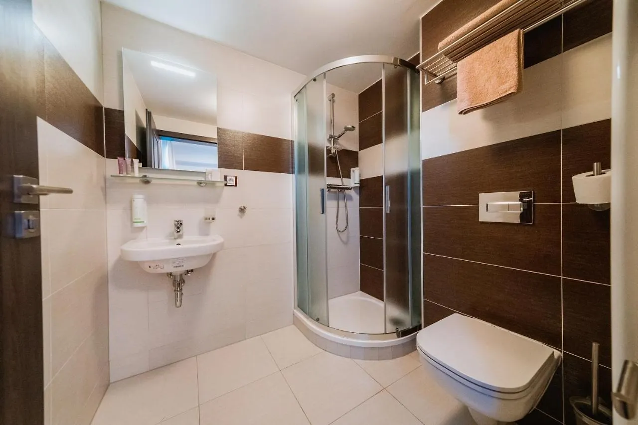 Hotel Hubertus Karlovy Vary 3*,  Czech Republic